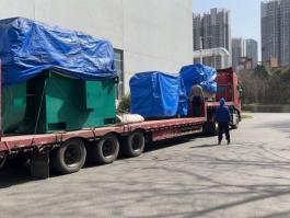 河北某钢铁厂订购的3350KW和900KW高压电机装车发货